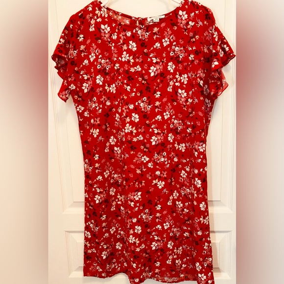 BeachLunchLounge Salma Mini Dress w Flutter Sleeves in Red Peonies - Picture 3 of 8